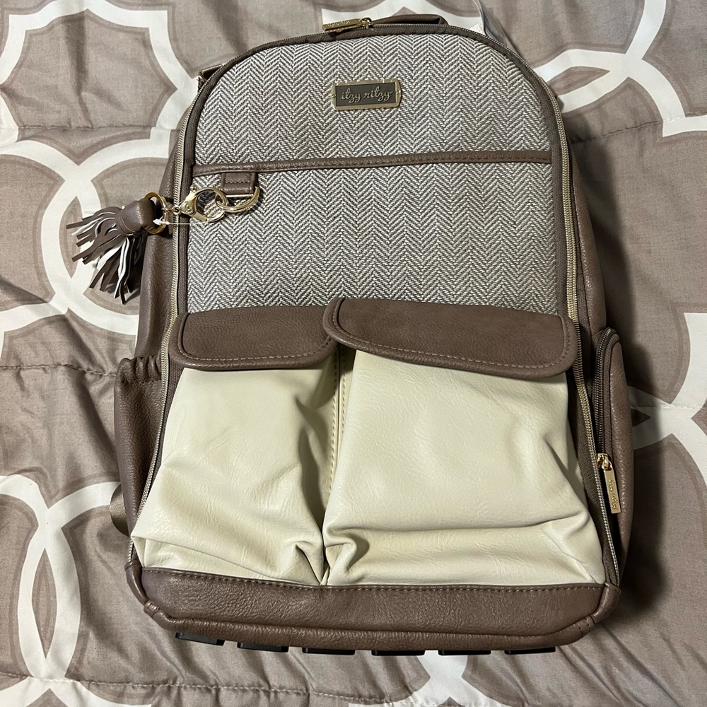 BRAND NEW - ITZY RITZY - BOSS BAG PLUS - Vanilla Latte